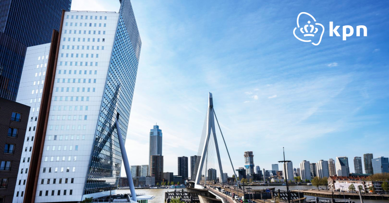 KPN's tweet photo. ✨ Ook in het 3e kwartaal laten we goede voortgang zien bij het halen van onze doelen!
📈 In de Zakelijke Markt zien we de omzet voor het 2e kwartaal op rij groeien.
🙋🏻‍♀️ De klanttevredenheid steeg.
🔌 We sloten dit kwartaal 76k huishoudens aan op glasvezel.
Lees meer >>
#KPN 💚