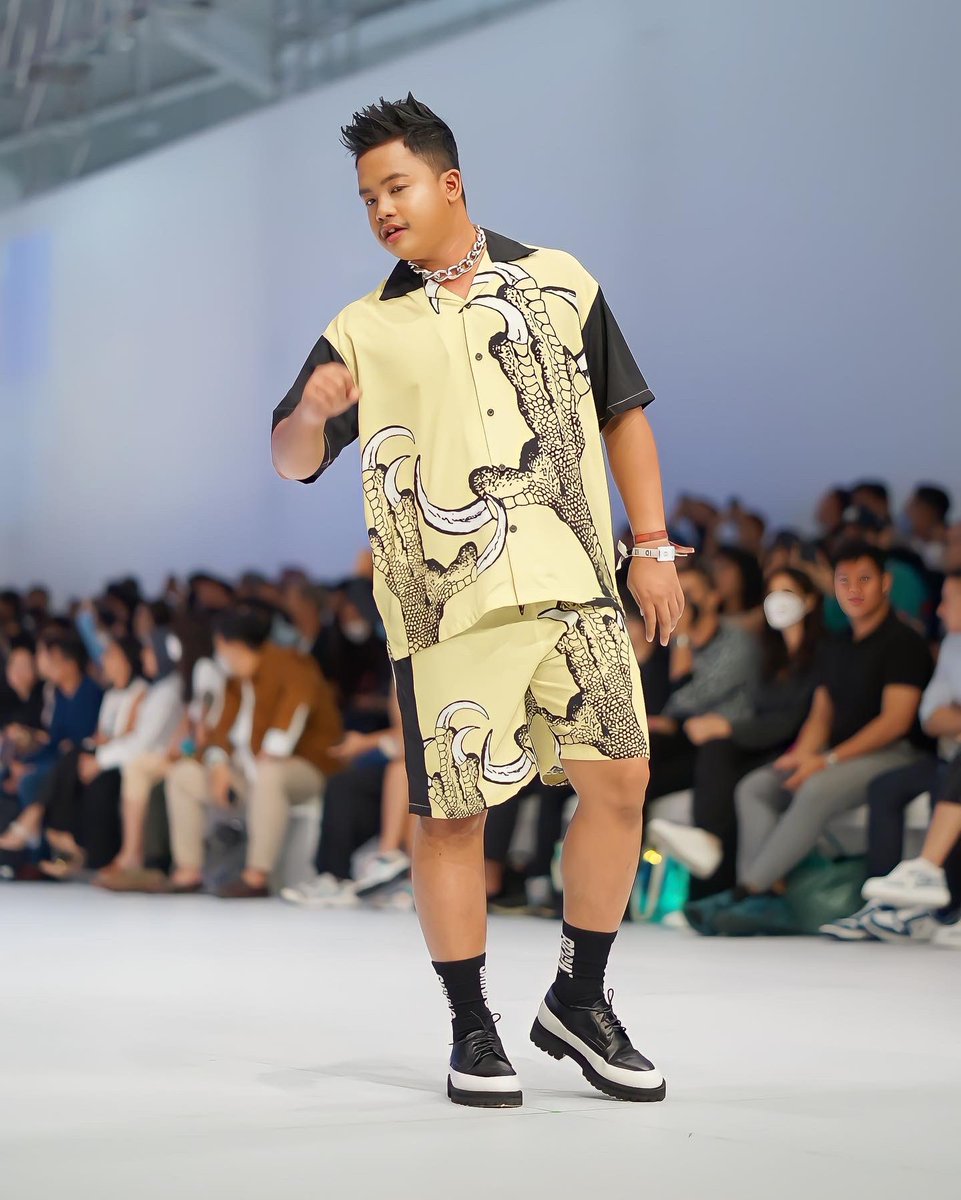 DustinGeinbee's tweet photo. Kena pose batuk chaaks #Jfw https://t.co/JL8AXIJmFZ