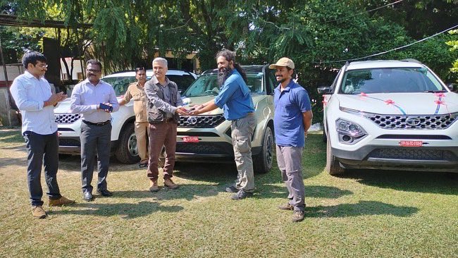 On 23 October, 3 Tata Safari vehicles were provided to Dudhwa Tiger Conservation Foundation/DTR by The Habitat Trust, an NGO. With this, the campaign of conservation of wildlife in Dudhwa Tiger Reserve will get further impetus. @myogiadityanath @DrArun_BJP @CMOfficeUP @UPGovt