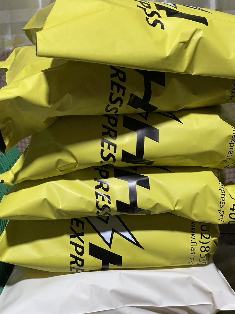haulsai's tweet photo. #saipdates 

. . . all items r ready for pick up. still waiting for kuya rider to pick up since super lakas ng ulan here atm thank u ! https://t.co/SAtHgCy8BR