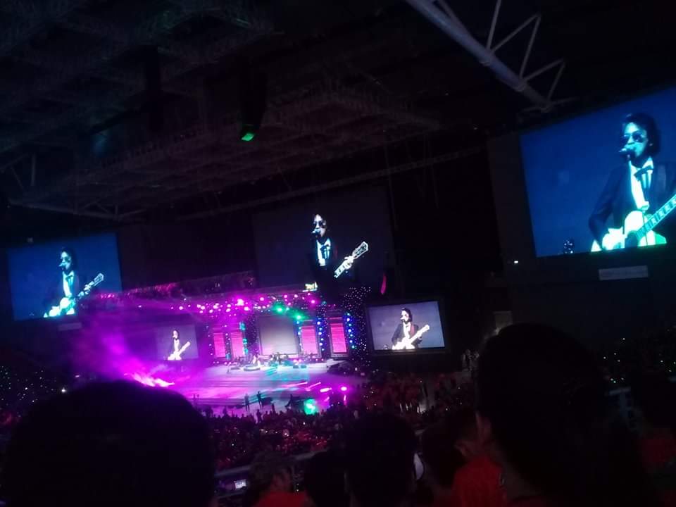 joshush_u's tweet photo. For those carats who are wondering how does the stage from ph arena looks like, this is my pov but I'm not sure where exactly the seat is but I am pretty certain that my seat is around LBB regular. This was taken last 2018 when we went there. https://t.co/056FXza6YT