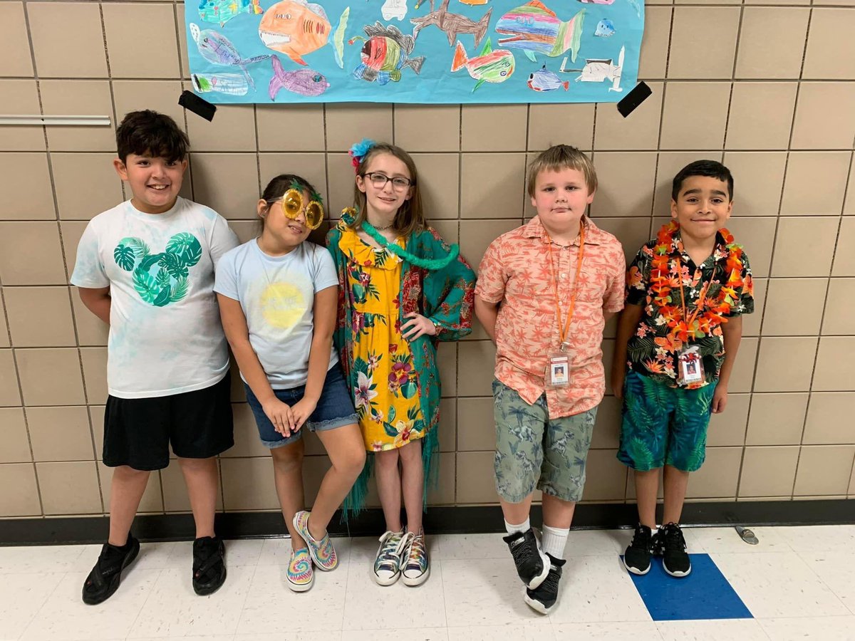 MMCounselorLife's tweet photo. Wellness Week is in full swing! Tuesday was Tacky Tourist (Take a mental vacation to your favorite destination)! #mentalhealthmatters #ChooseLP #SEL @RIZZUTOELEM @jloz82 @JanetFreeman89 @lpisd https://t.co/qqxaeaZxxT
