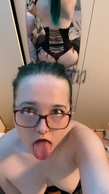 New Video !!! Da wurd ich ma so richtig hart ... und war am ende nur noch brei xD Schaut es euch an  #camgirl<a href="/tag/camgirl"class="tags"><span>#camgirl</span></a><a href="/tag/lewd"class="tags"><span>#lewd</span></a><a href="/tag/erocosplay"class="tags"><span>#erocosplay</span></a>