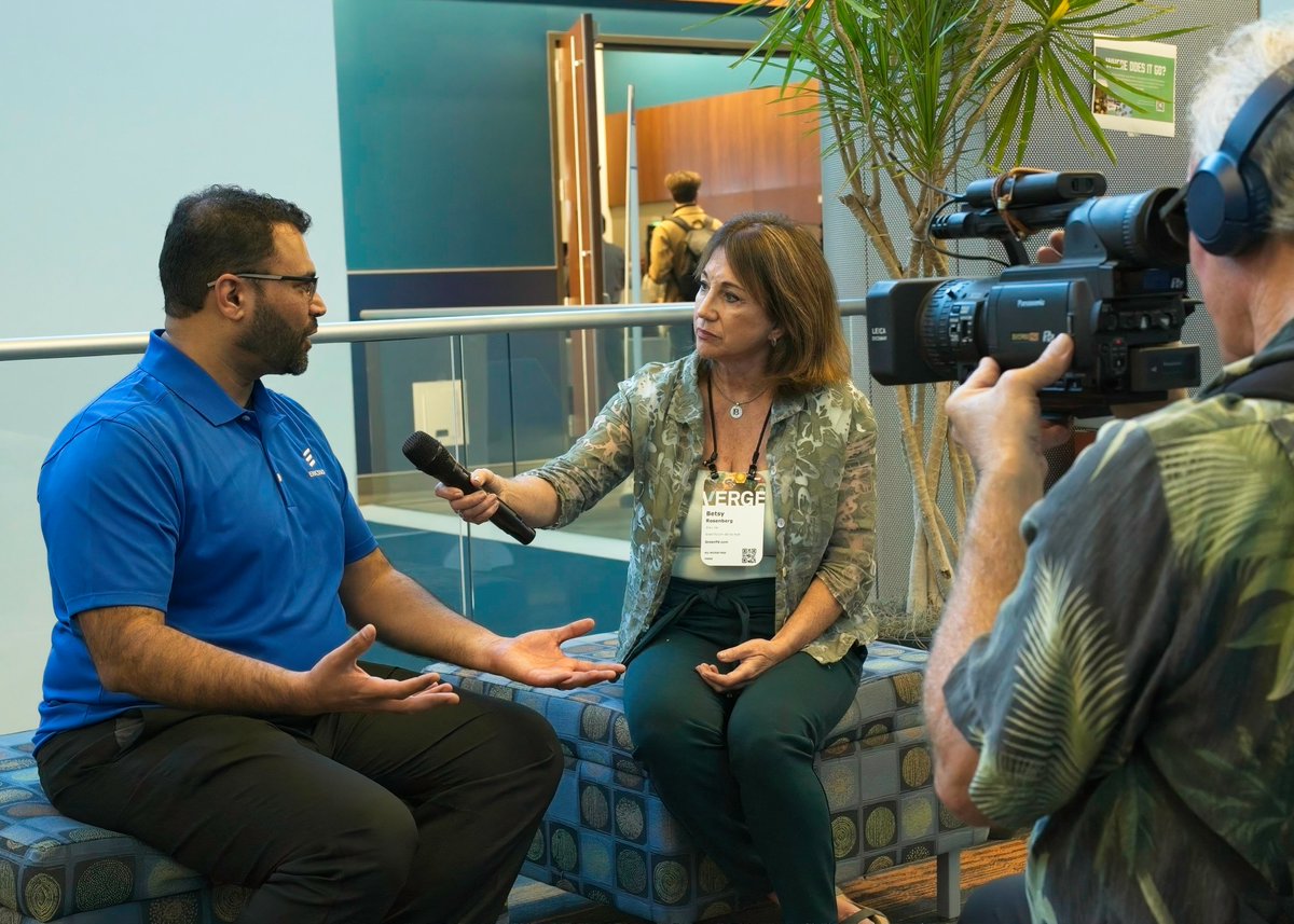 EricssonNA's tweet photo. Day one of @GreenBiz #VERGE22 is in the books! The team will be onsite at the San Jose (CA) Convention Center in booth 501, discussing how @ericsson empowers an intelligent, sustainable, and connected world.

Keep an eye out for fresh content from the event!

#sustainability https://t.co/ORl67U2FeR