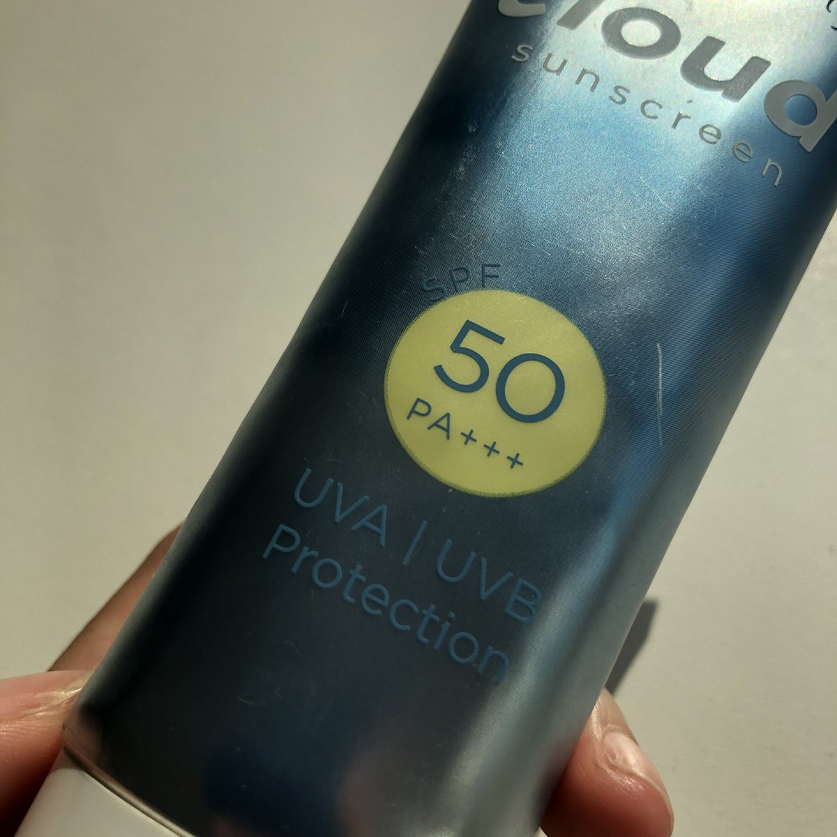 kintanmarc's tweet photo. Cloud Sunscreen SPF 50 PA+++ dari @skingameofc
In love-hate relationship with this sunscreen, ternyata malah suka banget karena udah nemuin trick cara pakenya. Proteksinya juga terjamin karena udh uji in vivo dan uji vitro.
#racuninskincare #ReviewnyaKintan #CloudforMySkin https://t.co/58mYUPhXcS