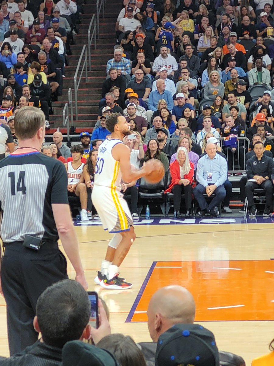 TonyaJGray's tweet photo. Watching the best of the best at tonight's @Suns vs. @warriors game! #phoenixaz #gosuns https://t.co/Onq6wty8ob