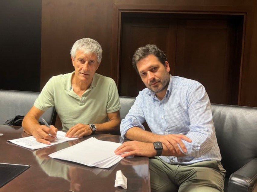 SportsFabrizio's tweet photo. Signed, confirmed. Quique Setién has been appointed as new Villarreal head coach to replace Unai Emery. 🚨🟡 #Villarreal

Former Barça coach signs until June 2024, club statement confirms. https://t.co/yc47Uc6iFJ