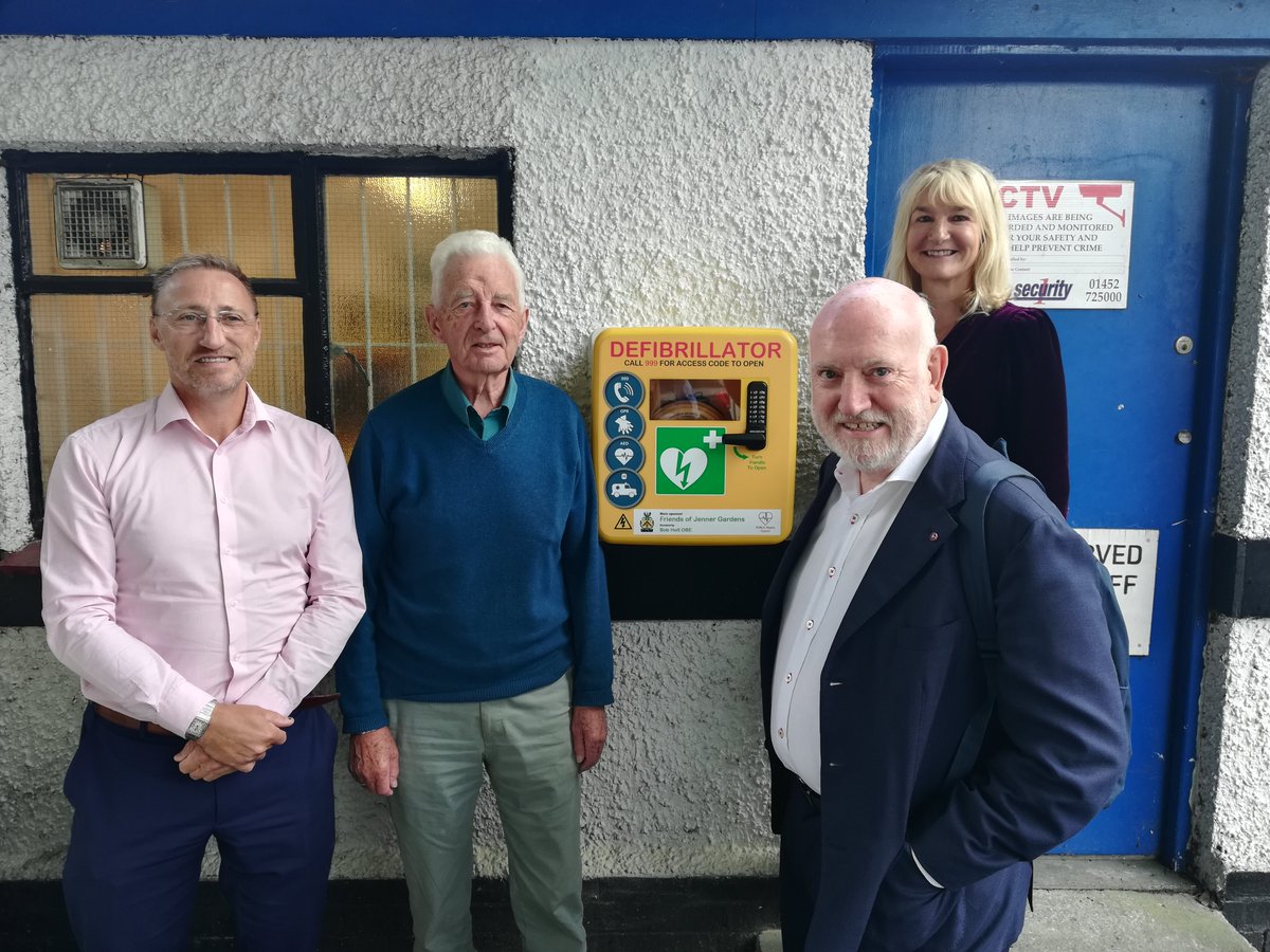 Strong support of Bob in #Cheltenham <a href="/SSJPRpr/">SSJPR</a> Clare's Bob favourite is "It's not about who we are. It's about what we can do for others" 💯% 💚 #CommonSense #leadership #tellithowitis <a href="/BobHolt1954/">Bob Holt OBE</a> @Leadership_21 <a href="/chunfkong/">The Mayflower</a> <a href="/SuzanneC2S/">Suzanne Hall-Gibbins</a> <a href="/TidalTraining/">Tidal Training Ltd</a> <a href="/PunchlineGlos/">Punchline-Gloucester.com</a>  #PublicHearts