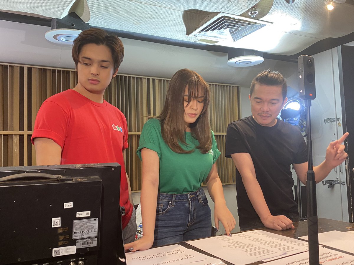 ABSCBN_Showbiz's tweet photo. LOOK: KD Estrada and Alexa Ilacad recording their lines for ABS-CBN Christmas station ID. | via @mjfelipe #TayoAngLigayaNgIsatIsa https://t.co/lPOe0zuBnD