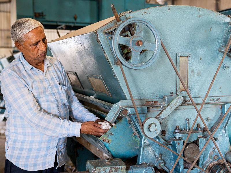 fiblorg's tweet photo. Vasudev Bajad, 60, meint: "Ich hoffe, dass mehr Menschen erkennen, dass Biolandbau unsere Zukunft sein muss."
Faces of Organic Cotton, 3/11
https://t.co/0NNAkTNGCa
#organicfarming #organiccotton #sustainablefashion #cottonprocessing #greenrevolution https://t.co/2w53Dzuj2b