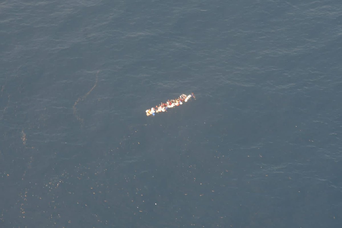 IndiaCoastGuard's tweet photo. In a swift co-ordinated Search &amp; Rescue Operation @IndiaCoastGuard rescued 20 Bangladeshi fishermen post-landfall of cyclone #Sitrang. Fishermen will be handed over to #Bangladesh in accordance with the existing MoU.
#SAR #BridgeofFriendship #India #Fishermen https://t.co/7W4MhhBWMK