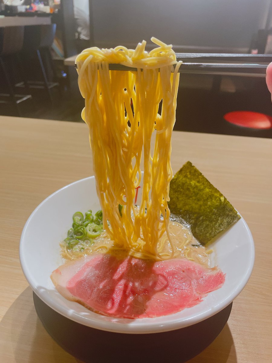 imawotanoshime0's tweet photo. 🔴1等 3店舗ラーメン1ヶ月無料パス🍜
           ・・・1名様
※俺の豚骨���豚骨ラーメン白のみ
🟡2等 各店舗1杯ずつ無料パス
　　　・・・2名様
🔵3等 今を楽しめ100円トッピング
　　　1ヶ月パス(一回につきお一つ)
　　　・・・2名様

応募はこのツイートをRT‼️
期限は10/30 22時までです！ https://t.co/auczyyuG6g