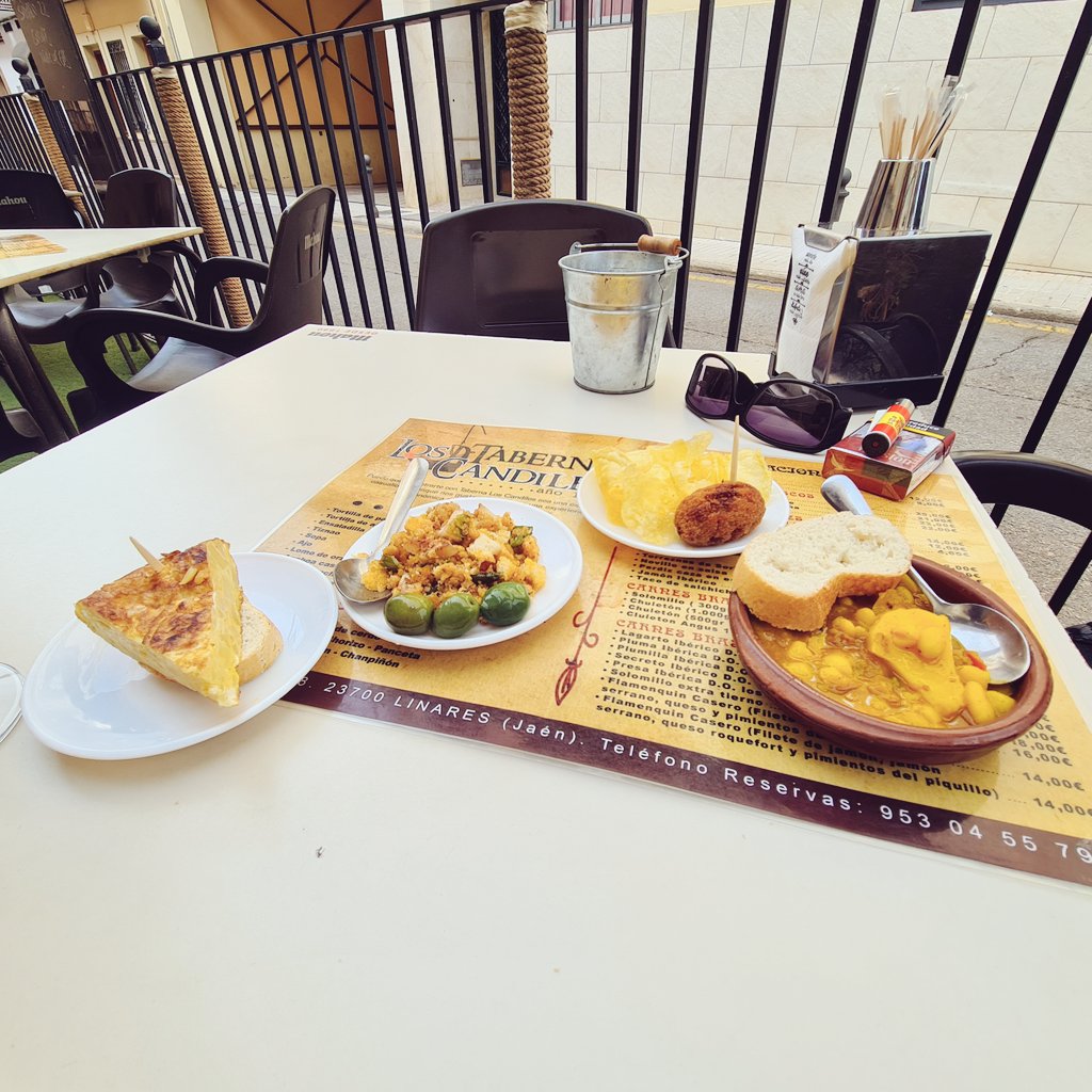 hosteleros_'s tweet photo. #LosCandiles #SusTapas
😱Croqueta de puchero
🤩Habichuelas con chorizo
😍Migas
😎Tortilla de patata con cebolla.
Ñam ñam!!!
#SomosTuMejorHosteleria❤️
#HostelerosDeLinares💪 https://t.co/wfoOdncfB0