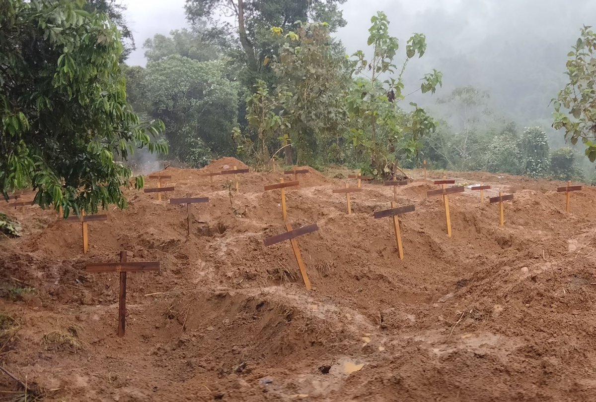 Myanmar_Now_Eng's tweet photo. 1/2 A mass grave is pictured in Hpakant Township, Kachin State, on Tuesday, where victims of a Myanmar military airstrike on a concert are buried. Sixty-two people were killed in the Sunday night bombing, according to the Kachin Independence Organisation (KIO). #Myanmar https://t.co/QcaEPKrzI0