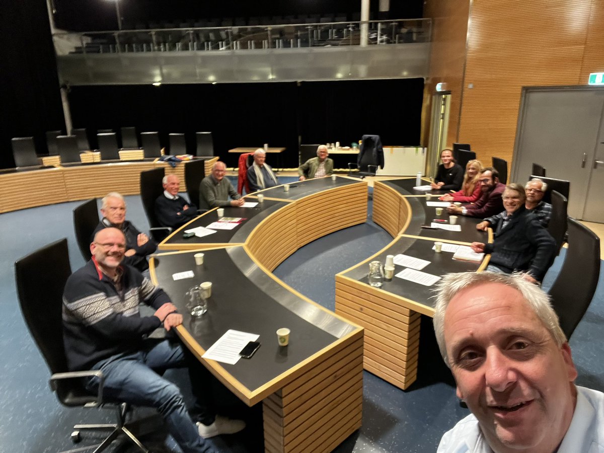 Op uitnodiging van de Federatie Groene Heuvelrug hebben raadsleden gisteren gesproken met het bestuur.  Bijna alle partijen waren aanwezig en we hadden een goed gesprek over samenwerking, belangen behartiging en participatie.
Dit moeten we vaker doen!