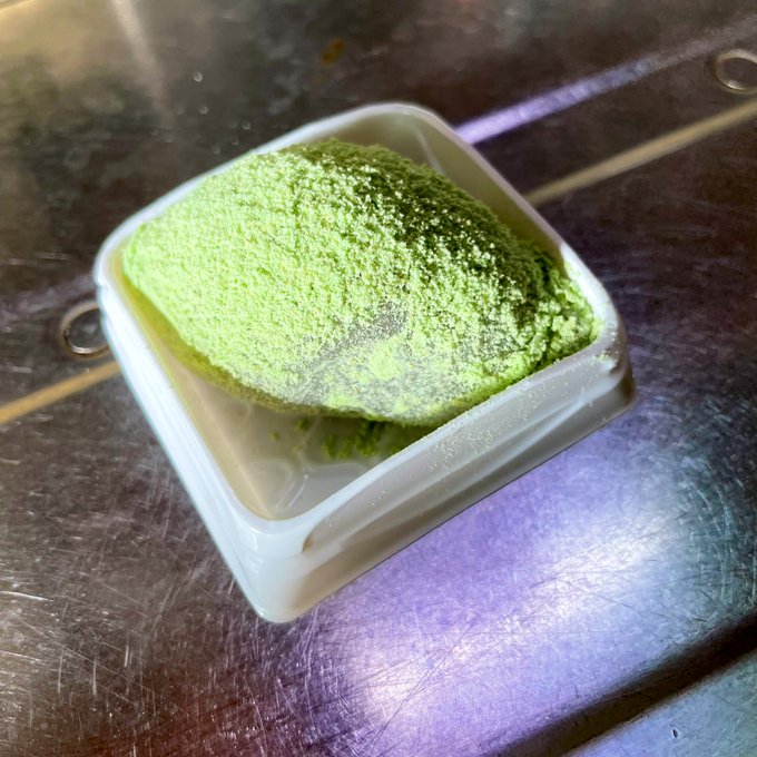 和菓子タイム! 練りきり1つは柿だけどもう1つは何を模した物だろう? 