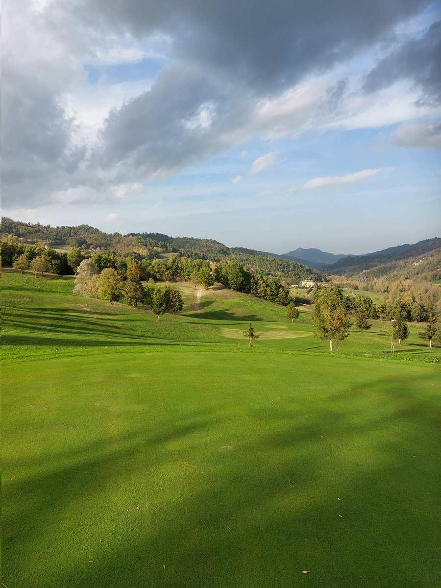 boni_golf's tweet photo. #Golf is protecting #treeheritage at Molino del Pero, scenic golf course on the Apennines mountains named after a 600 years old #peartree🍐 @sustainablegolf @GolfSustainable #Sustainability #sustainable #treeconservation #conservation #environment #sustainablegolf #nature https://t.co/yIYteqnhj2