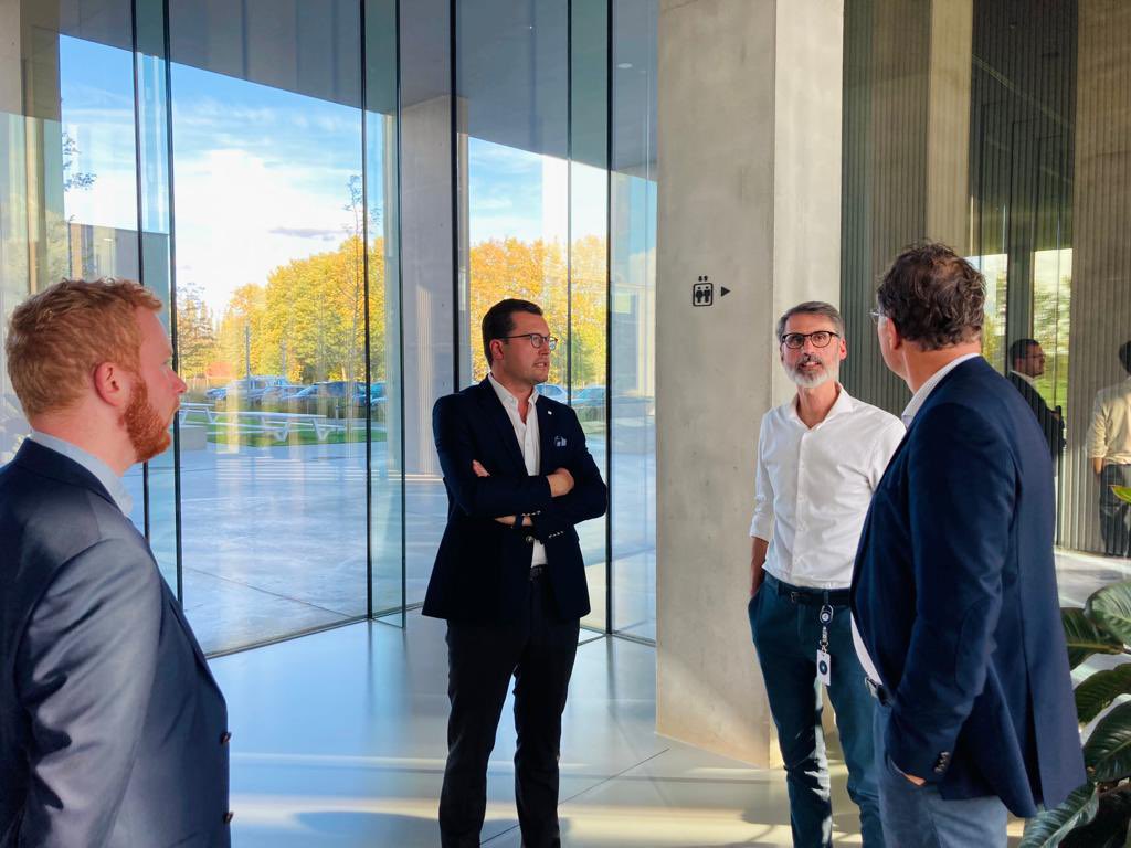 JasperPillen's tweet photo. Gisteren verder op #100bezoeken, dit keer in #Izegem. Eerste stop bij Skyline Communications, familiebedrijf en wereldspeler op vlak van netwerksoftware. De grootste mondiale telecomspelers, tv-zenders en zelfs de videoverbinding met ISS, allemaal #MadeInWVL https://t.co/zPnrhcXzi6