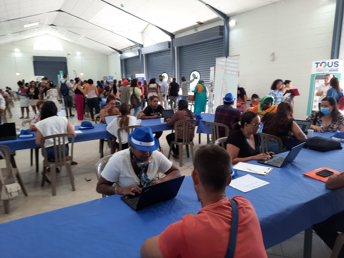 florenthurhung1's tweet photo. 📌 Beaucoup de monde aujourd'hui pour ce forum "escale" #formation avec réalisation des devis en ligne sur #maformation #emploistore #CPF #TousMobilises #poleemploi @poleemploi_Run https://t.co/CFW9Lgq9oK