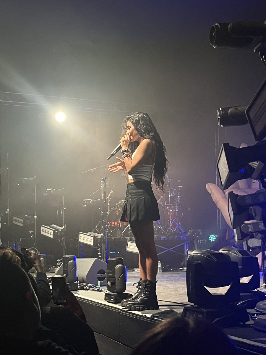 maranda_rod's tweet photo. @Jessiereyez ✨✨✨ https://t.co/KM0ryDXOLY