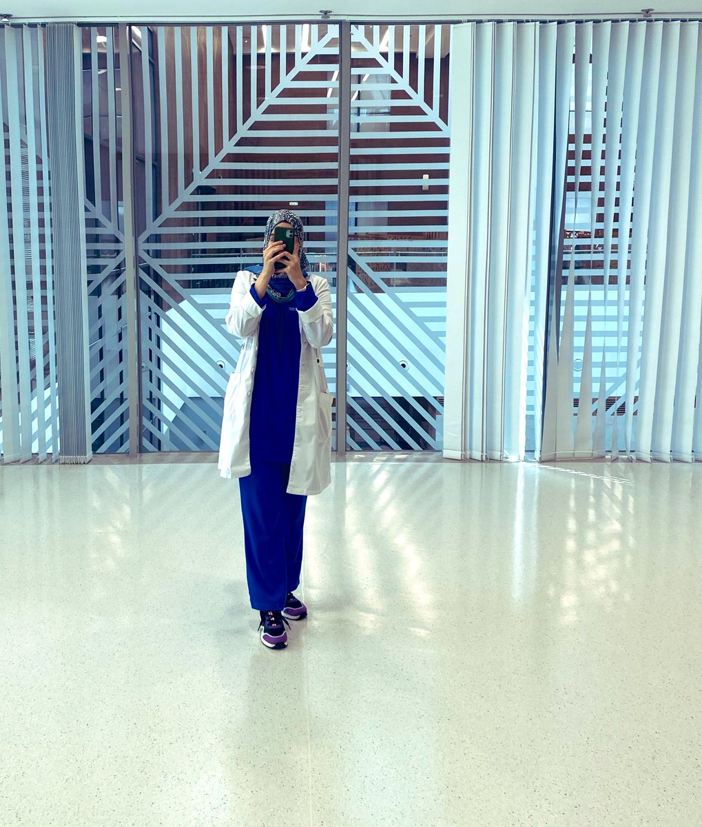 وأنا أكمل سنتي الثانية في ثنايا مركز السلطان قابوس -طيب الله ثراه-لعلاج وبحوث السرطان أسأل الله العظيم التوفيق والقوة لخدمة مرضاه ونفعِ خلقه بكل همة ♥️ #يوم_الشباب_العماني