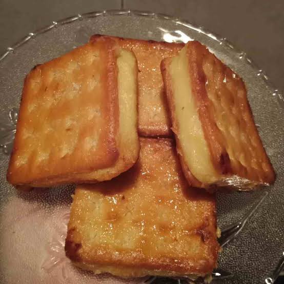 FFOODFESS's tweet photo. Fess ini nama makanannya apa ya? Yg ada tape nya, trs yg jualan enak di oren dimana? Help! Kepengen bgt ☹️☹️
Pict: gugel https://t.co/FGIbA7PXjg