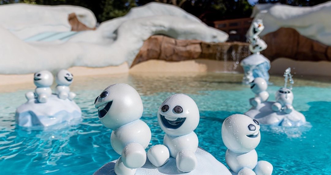 PlanDisney1's tweet photo. ❄️ ☀️ ⛄ El parque acuático Disney's #BlizzardBeach reabrirá el 13 de noviembre. Además el parque acuático incluirá toques de la popular película de #Disney “ #frozen ”. ¡Puede que incluso veas algunos muñecos de nieve!

#plandisney #disneyworld #waltdisneyworld https://t.co/xTAzxzVjYP