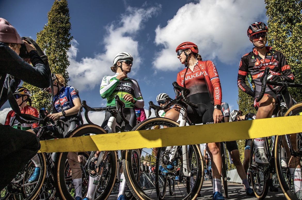 Kijken jullie vanavond ook naar de samenvatting van de GP Oisterwijk op Eurosport? Zorg dat je klaar zit om 20:30, misschien zie je jezelf op beeld!

#gpoisterwijk #cyclocross #veldrijden #international #oisterwijk #uci #knwu  #eurosport #streekparkkleinoisterwijk