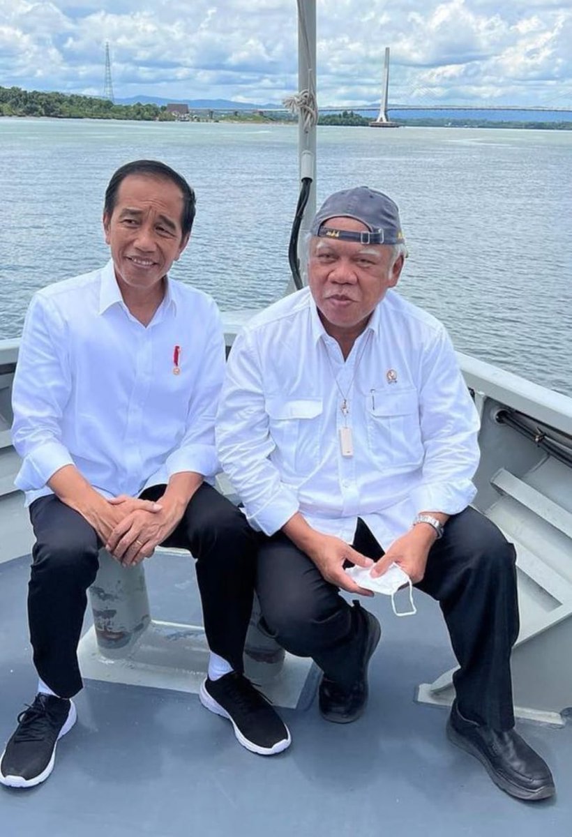 Leonita_Lestari's tweet photo. Yang satu lengan digulung, yang lain topi dibalik. Itu hanya tanda bahwa berdua mereka adalah pekerja keras.

Dimana ada dua sosok ini, pasti ada saja aset negara yang bertambah. 

IKN 2022 https://t.co/F6t0S0Dovh
