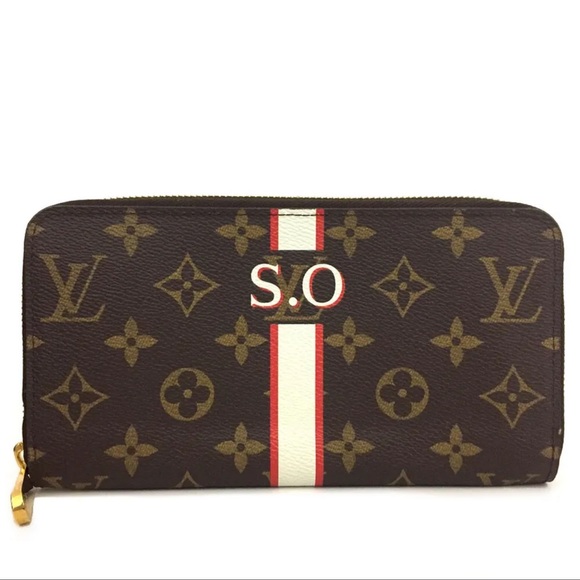 repurposedstyl1's tweet photo. So good I had to share! Check out all the items I'm loving on @Poshmarkapp from @lindsaymarcusct #poshmark #fashion #style #shopmycloset #prada #faithandjoy #louisvuitton: https://t.co/oAhMsrRnqL https://t.co/UFgmpgepar