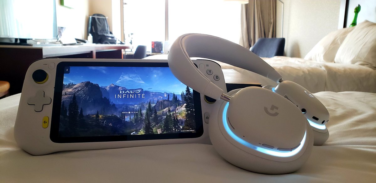 DJBluePDX's tweet photo. Day or night, it's nice to have access to my @Steam library via #SteamLink, as well as @Xbox's @XboxGamePass & @XboxGamePassPC so I have plenty of things to play as I'm going to bed!
The #Cloud by @LogitechG
#PlayAroundWithIt #ProvidedByLogitechG
#LogitechCreator #G735 https://t.co/9brycjX0tS