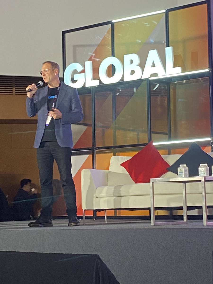 CameronBurtZA's tweet photo. ⁦@KeetvZ⁩ going global at the #switch2022 event in Singapore informing the interested audience of the huge opportunities for #entrepreneurs in South Africa with ⁦@GrindstoneXL⁩ 👏🏼 https://t.co/UDBXx3J8bk