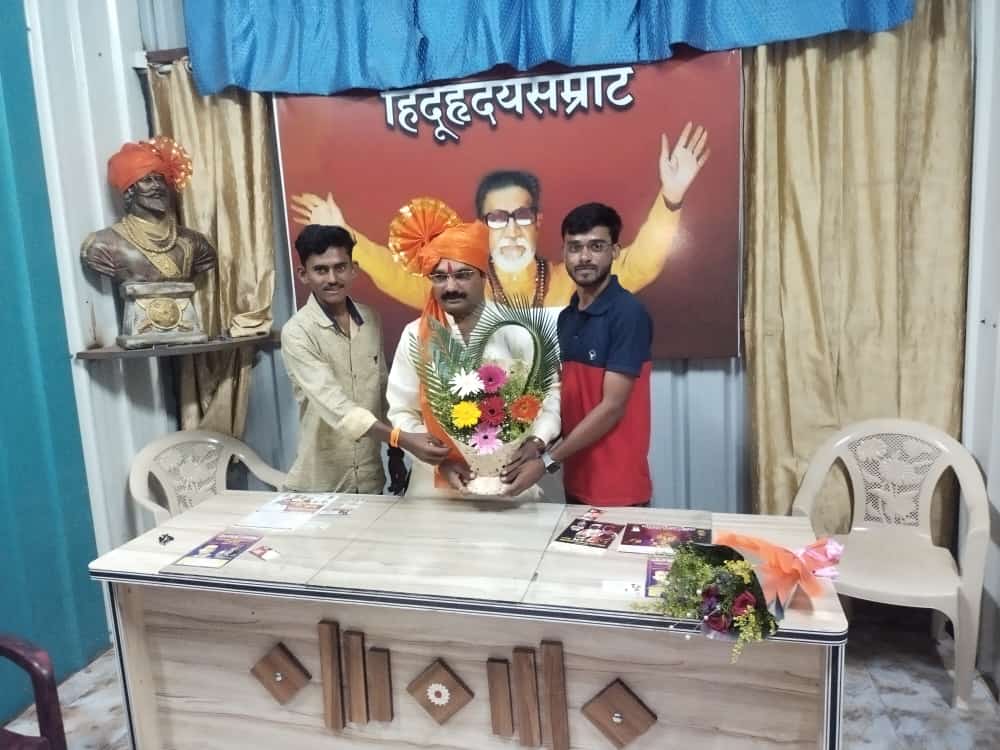 JagtapSohan1's tweet photo. मार्गदर्शक, खंबीर साथ, मामाश्री, शिवसेना तालुका प्रमुख संजय पौळ यांच्या वाढदिव���ानिमित्त विद्यार्थी सेना तालुका प्रमुख सोहन जगताप यांच्या वतीने वाढदिवस साजरा करण्यात आला.
यावेळी गावचे सरपंच, उपसरपंच, सर्व ग्रामपंचायत सदस्य व शिवसैनिक मोठ्या संख्येने उपस्थित होते. https://t.co/yLzv0oKGpp