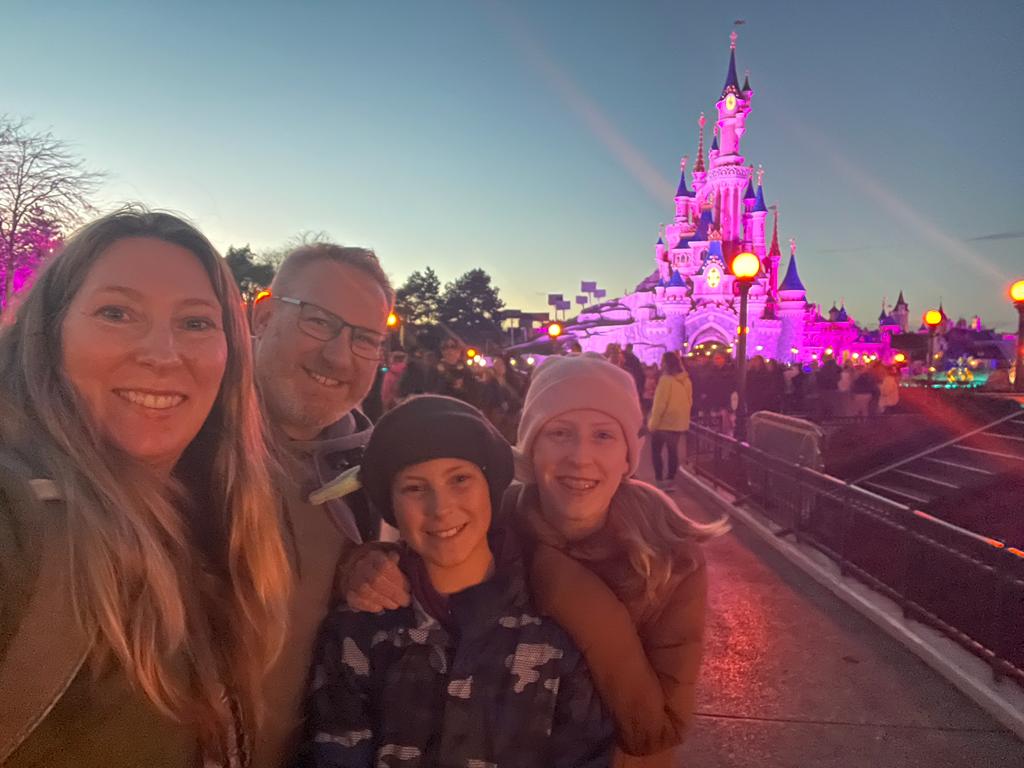robinsearle's tweet photo. Two pandemic years late, but a first visit to #disneylandparis for the kids perfectly timed for some 30th anniversary #JourneyToTheMagic celebrations. Expecting some sensory overload at #AvengersCampusParis today... @DisneyParksUK https://t.co/G74pdKxjiw