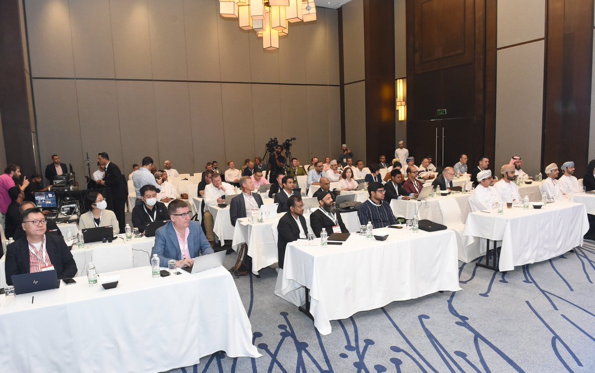 TRA_OMAN's tweet photo. يناقش الاجتماع القضايا المتعلقة بأسماء النطاقات والإنترنت، ويهدف إلى معالجة القضايا التكنولوجية والتشغيلية لسجلات أسماء النطاقات، وتعزيز المهارات وتبادل المعلومات في هذا المجال.

#بيئة_معززة_لمجتمع_رقمي https://t.co/F1ZtfebMoA