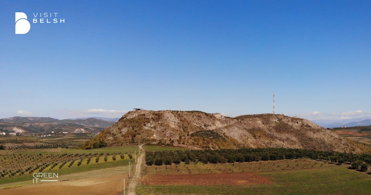 Me lartësinë e tij prej rreth 350 m, mali i Gradishtes dominon gjithë zonën përreth. Ai është një nga destinacionet më tërheqëse të Dumresë dhe preferohet nga të gjithë për shkak të lehtësisë për t'u ngjitur në majë!
#mountain #gradishta #belsh #visitbelsh #dumrea #visitalbania