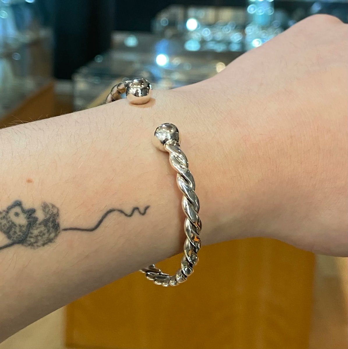 Nova_Silver's tweet photo. This gorgeous cuff bangle features a braid design, crafted in sterling silver. Perfect for layering with other bangles and wearing on its own. 
Shop in store only! 
.
.
.
#bangles #silverbangle #novasilver #sterlingsilver #silver #silverjewellery #layeringbangles #cuffbangle https://t.co/GgQx6oEWtG