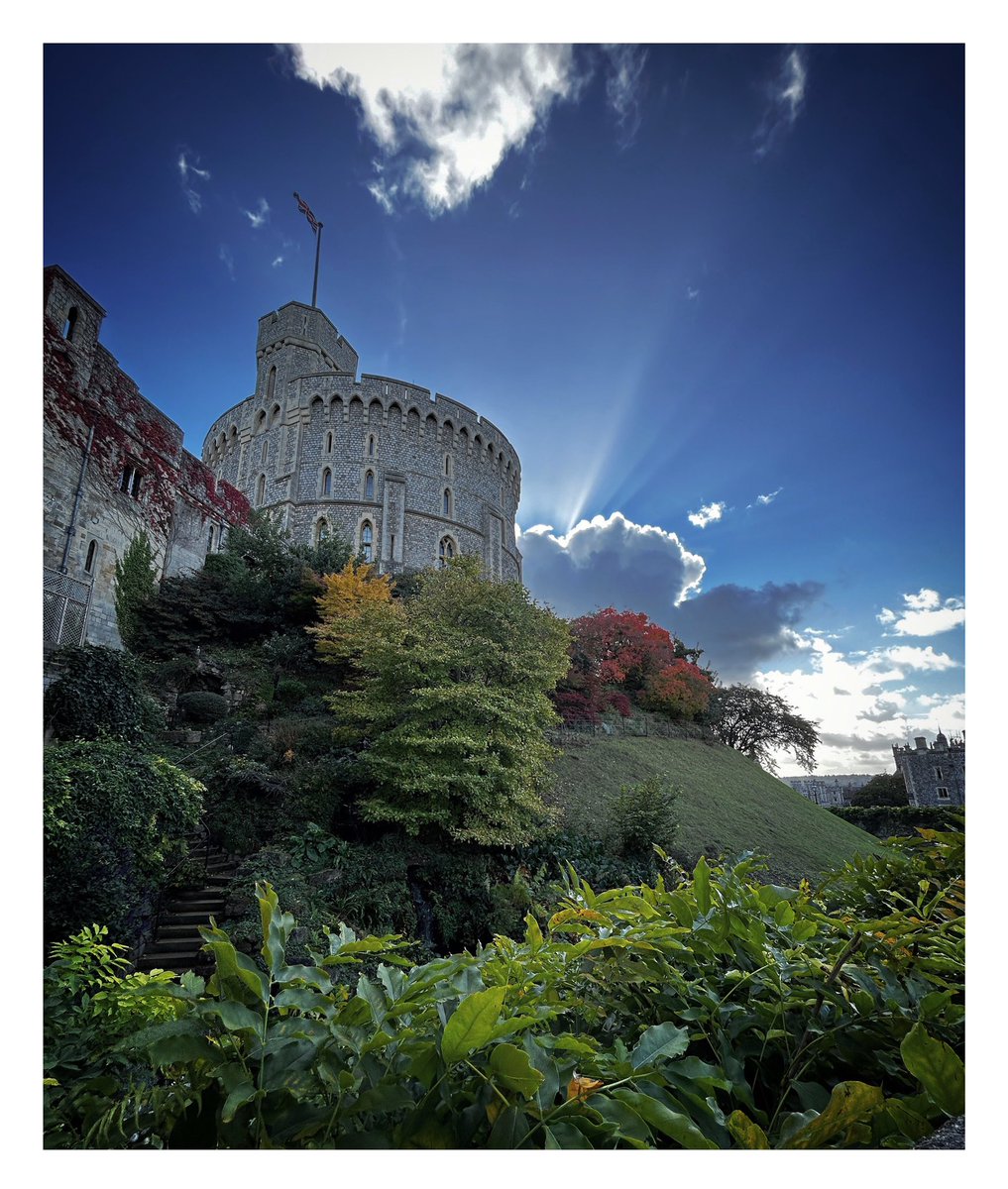 Privatechappas's tweet photo. The round tower @WindsorCastleW8 @TravelersLondon @london https://t.co/ziZ4ktKLGR
