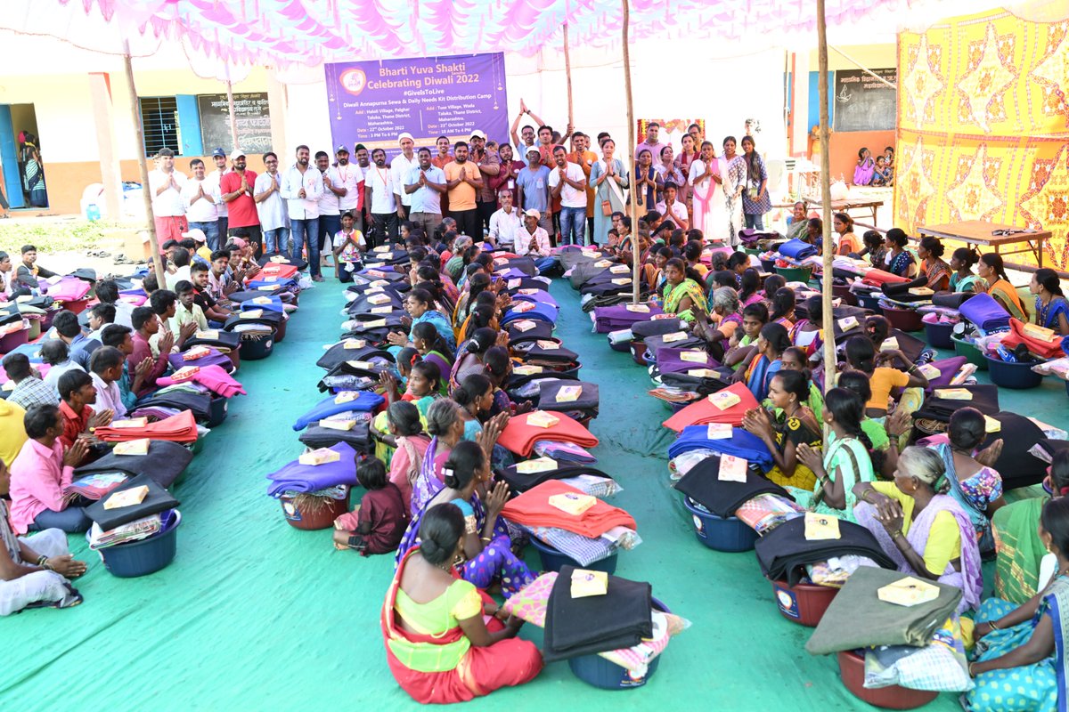 Mumbai_BYS's tweet photo. 𝐁𝐡𝐚𝐫𝐭𝐢 𝐘𝐮𝐯𝐚 𝐒𝐡𝐚𝐤𝐭𝐢 𝐂𝐞𝐥𝐞𝐛𝐫𝐚𝐭𝐞𝐝 𝐃𝐢𝐰𝐚𝐥𝐢 𝟐𝟎𝟐𝟐 #GiveIsToLive 
Diwali Annapurna Sewa (Food Donation) &amp; Daily Needs Kit Distribution Camp with 30+ Essential Items.
𝐋𝐨𝐜𝐚𝐭𝐢𝐨𝐧-Tuse Vill, Wada Tal, Thane Dist,  MH.
#Diwali2022 #bysMumbai https://t.co/4veeF5WFNB
