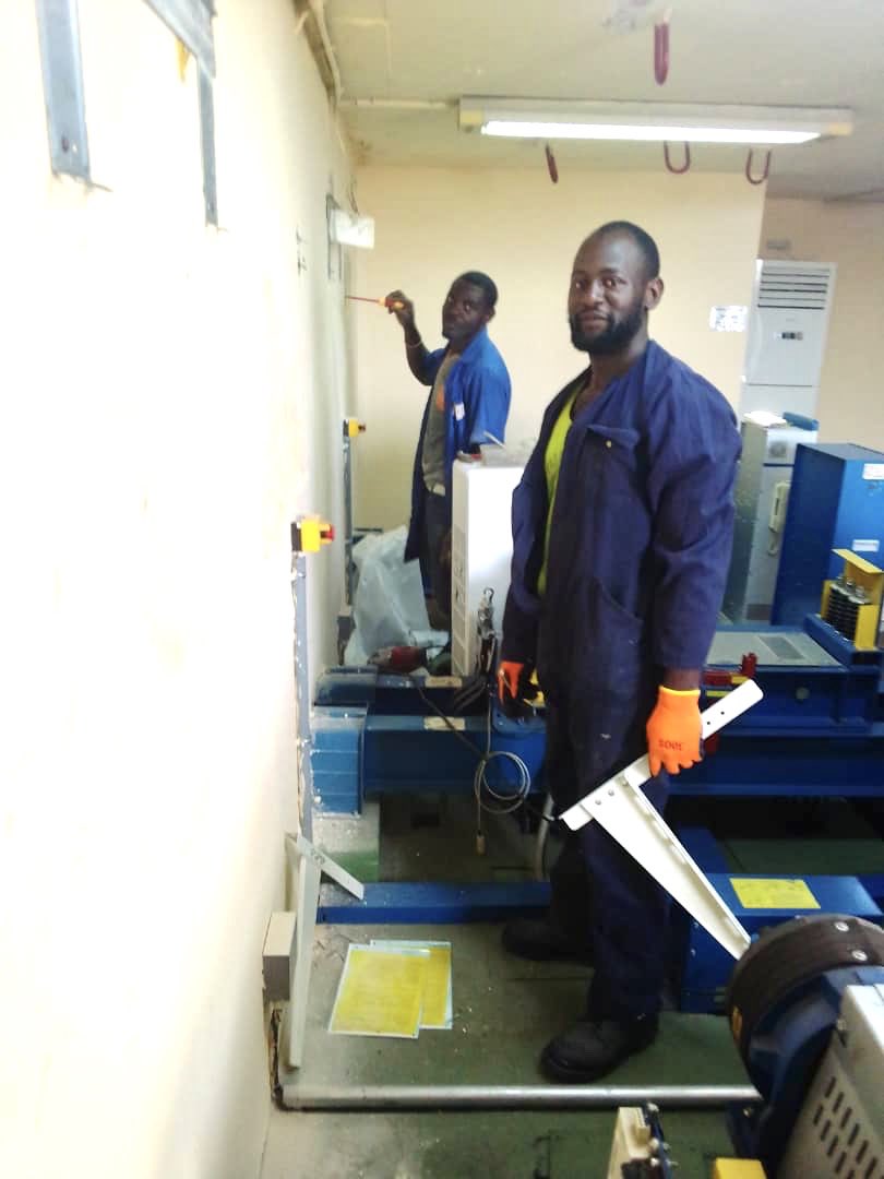 lamacameroun's tweet photo. Problème de #froid et #climatisation ?
Problème de conception et de fabrication de vos équipements pour #chambresfroides ?

Offrez vous les services des entreprises Toutech Confort Service
🟢Douala - Bonaberi 
🔴Tel / Whatsapp 📱: (+237) 694936174

#entrepreneuriat
#lamacameroun https://t.co/kvM4G72kn5