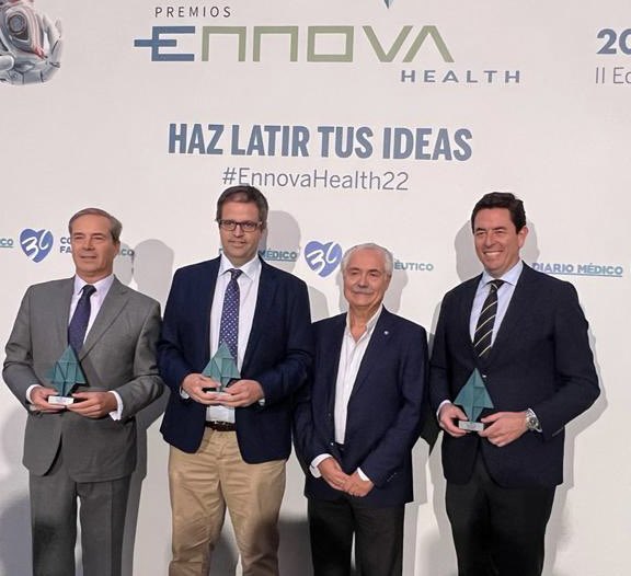 FarmaSinFronter's tweet photo. @FarmaSinFronter recibe uno de los premios #EnnovaHealth2022 por el proyecto #MasSaludable_APP que facilita herramientas para el cuidado de la salud a #ColectivosVulnerables https://t.co/IFM7XRcWpk