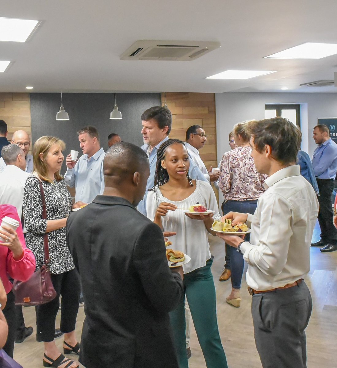 Fortress_Fund's tweet image. We hosted a Broker ‘meet &amp;amp; greet’ with @broll_insights at our offices in Sandton yesterday to showcase some of our prime properties. 

Visit our website for more information on our portfolio: fortressfund.co.za/schedule-of-pr…

#Brokers #Logistics #Retail