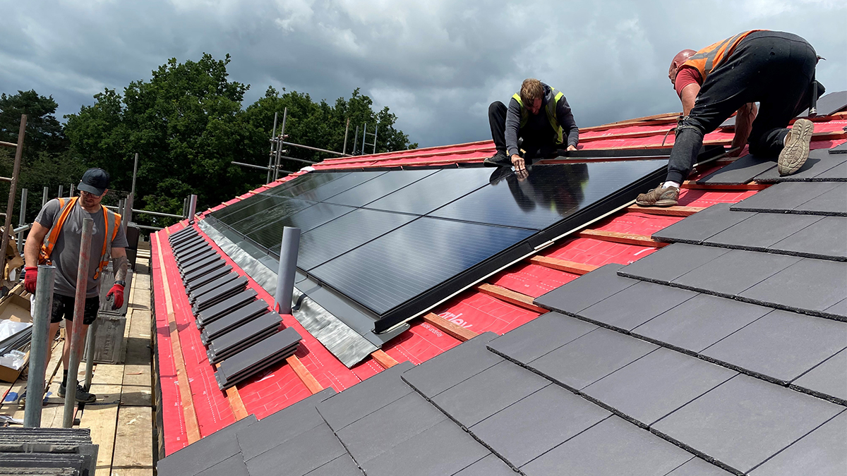 PB_mag's tweet photo. How easy it is to install Marley SolarTile
https://t.co/XTF3YeWOkv @MarleyLtd #SolarTile #stepbystep https://t.co/cFWWYJra7u