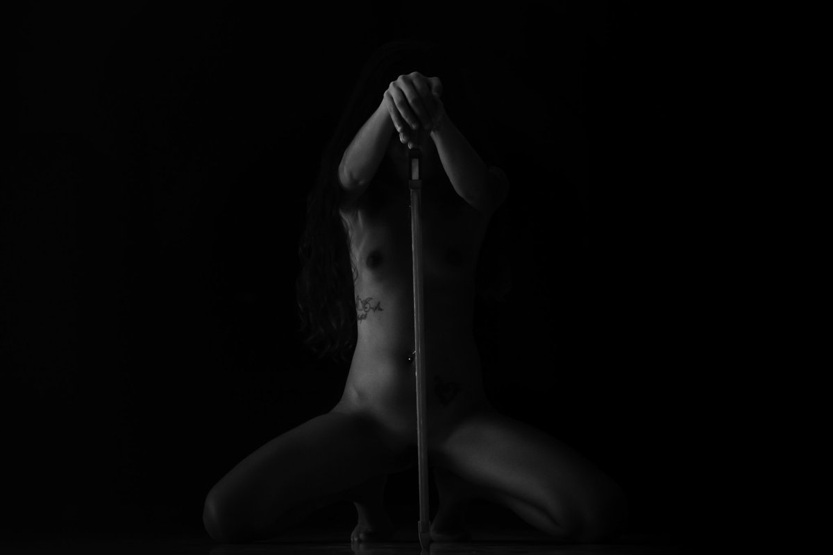 Contratuba's tweet photo. #arte #arco #blackandwhitephotography #bodylanguage #bodyart #fotografia #friend #musica #photonudeart https://t.co/58iyqwNDLD