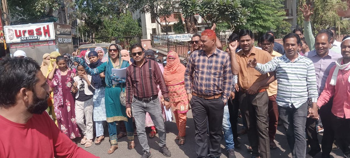 ParveenAmjida's tweet photo. #धोखा_मत_दो_नियमित_करो_CMGehlot 
बस पूछना है मेरा गुनाह क्या है...
पैराटीचर ने विश्वास किया,क्या बुरा किया?
@ashokgehlot51 @aliwajib @RafeekKhanInc @AminKagziINC @DRathore_INC @RahulGandhi @RajCMO @1stIndiaNews @zeerajasthan_ @Janamanas_raj @rpbreakingnews https://t.co/ombrQ45ZQy
