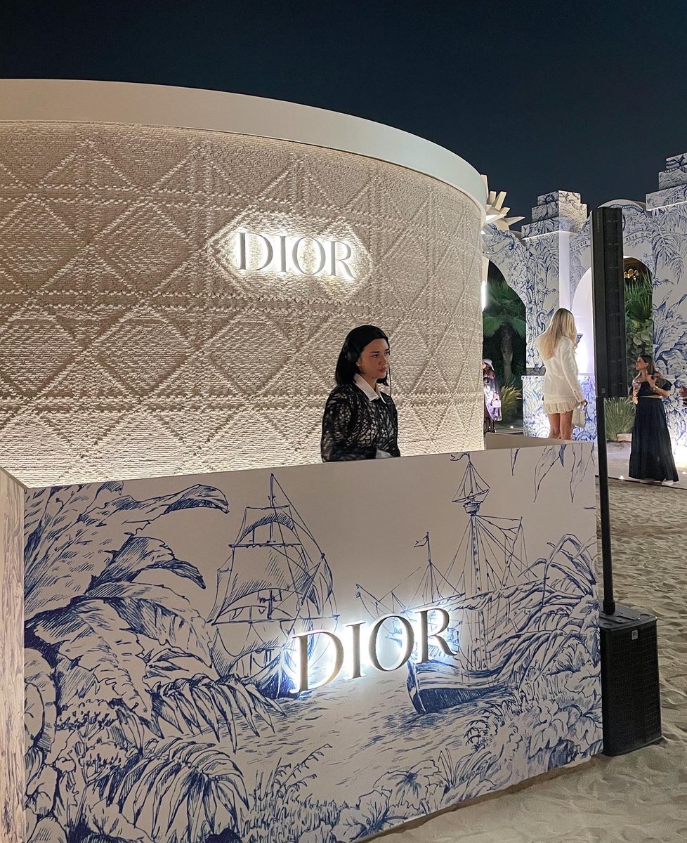 alizeymirza's tweet photo. Last night with @Dior #Cruise23 https://t.co/MNHTsZbaKc