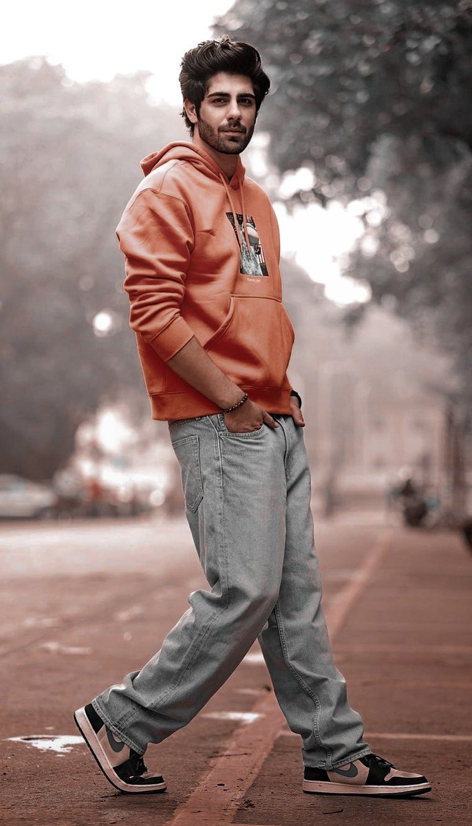 xlostSoulxxx's tweet photo. RRAHOOOL What's this DAMNNN unexpected attack for😩💨🔥
.
Softie living in his College Boy Role😌🧡🤍
.
#RrahulSudhir •
#CutestLookByFar💗 • #OrangePie🫠 https://t.co/srdoqSrVUa