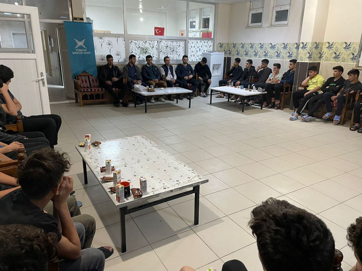 tugvabatman's tweet photo. 📍Sason Anadolu İmam Hatip Lisesi

Değerlerimizle buluşmayan yurt kalmayana kadar #DurmakYokYolaDevam 
#TügvaLise 
#Mekandayız
#İşimizGücümüzGençlik https://t.co/VVXjtyfbVx