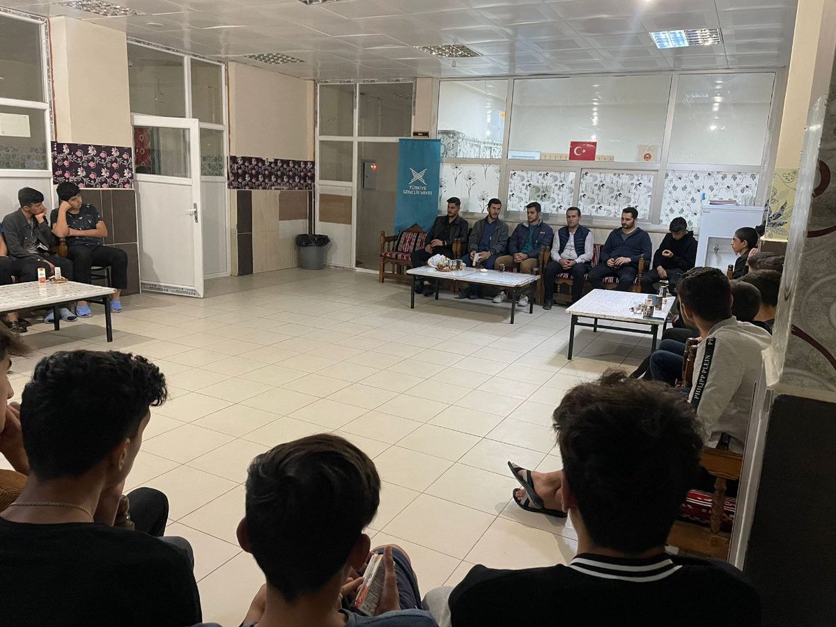 tugvabatman's tweet photo. 📍Sason Anadolu İmam Hatip Lisesi

Değerlerimizle buluşmayan yurt kalmayana kadar #DurmakYokYolaDevam 
#TügvaLise 
#Mekandayız
#İşimizGücümüzGençlik https://t.co/VVXjtyfbVx