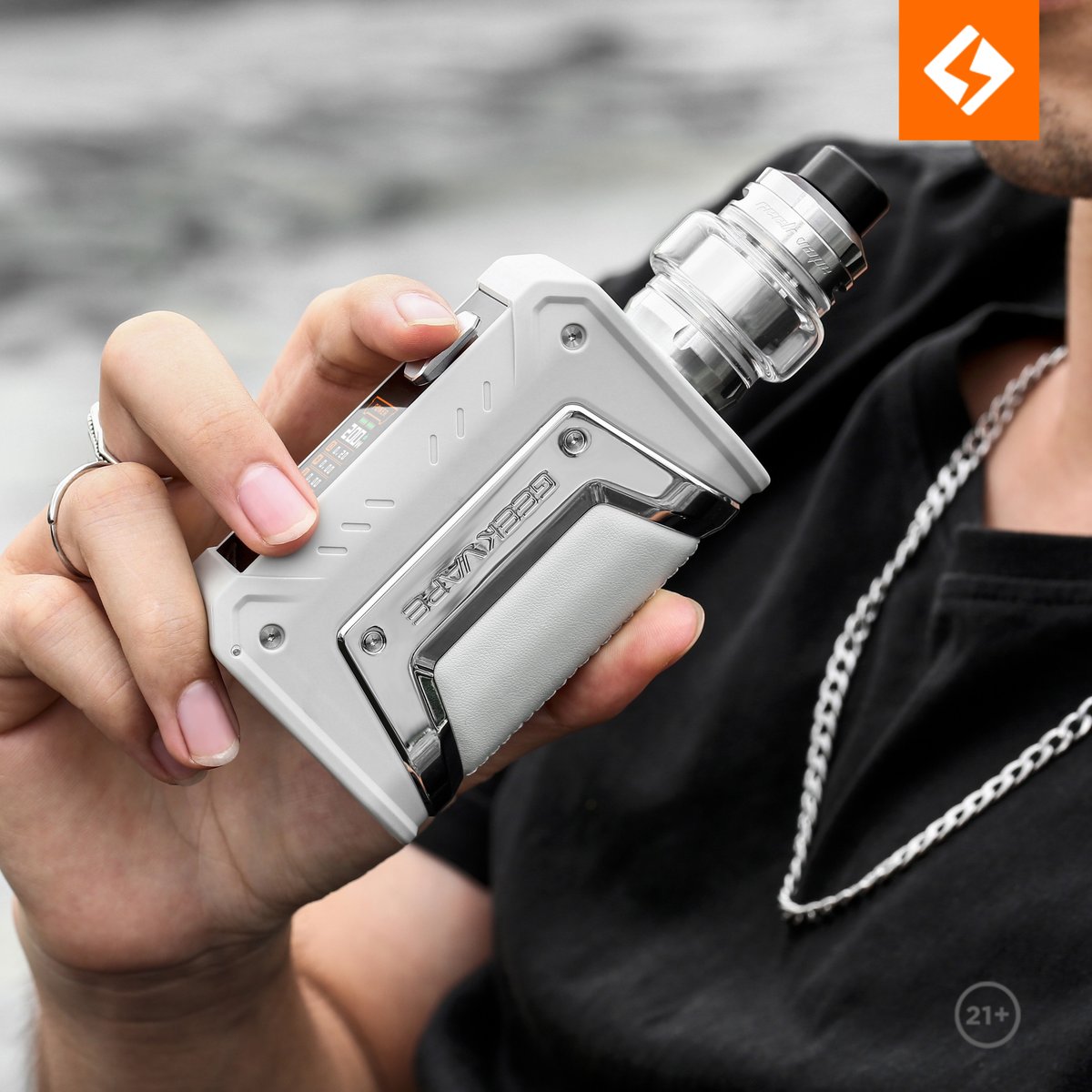 GeekvapeTech's tweet photo. Supported by dual 21700 batteries, this robust beast provides up to 200W output.Start your adventurous journey with L200 Classic right away😍
#Legend2Classickit #geekup #geekvape #NewLegend2 #geekvp https://t.co/A3cvcOMhtV